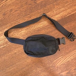 Lululemon Everywhere Belt Bag, Black